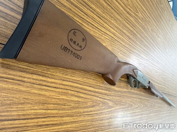 ▲▼花蓮縣警察局將乙式自製獵槍送至國防部軍備局規格鑑測中心檢驗，通過合格檢測。（圖／花蓮縣警察局提供，下同）