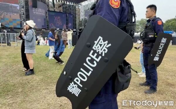 ▲北部發生隨機攻擊事件後首場官方大型活動，「台南好Young」耶誕搖滾演唱會20日晚間如期登場，市府全面加強維安。（記者林東良翻攝，下同）