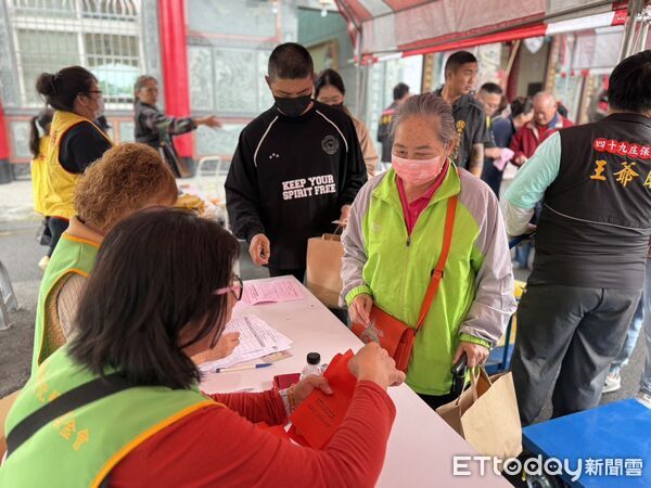 ▲▼  中埔啟承文化藝術基金會攜手中埔四十九庄保安宮聯合主辦年度送暖   。（圖／記者翁伊森攝）