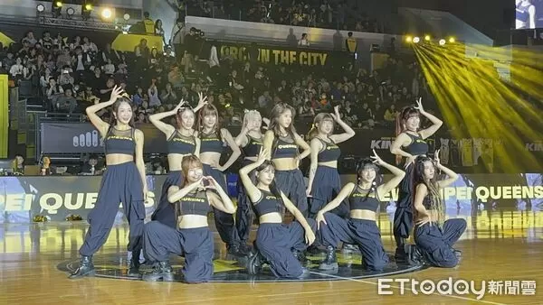 ▲▼韓國人氣啦啦隊女神全恩菲擔任新北國王聖誕嘉賓與Queens一同熱舞。（圖／記者蔡厚瑄攝）