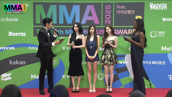 ▲▼MMA／aespa缺一人現身！Winter紅毯上縮成一團發抖　直播畫面惹心疼。（圖／翻攝自Melon YouTube）