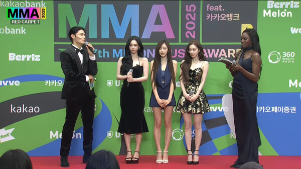 ▲▼MMA／aespa缺一人現身！Winter紅毯上縮成一團發抖　直播畫面惹心疼。（圖／翻攝自Melon YouTube）