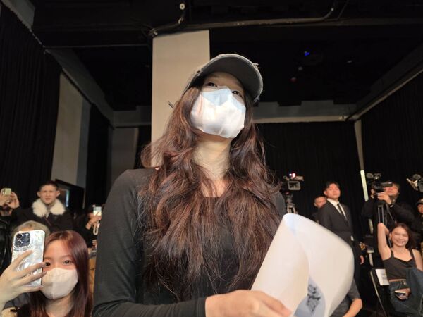 ▲孫生(左)記者會上爆發衝突。（圖／攝影中心，葉文正攝）