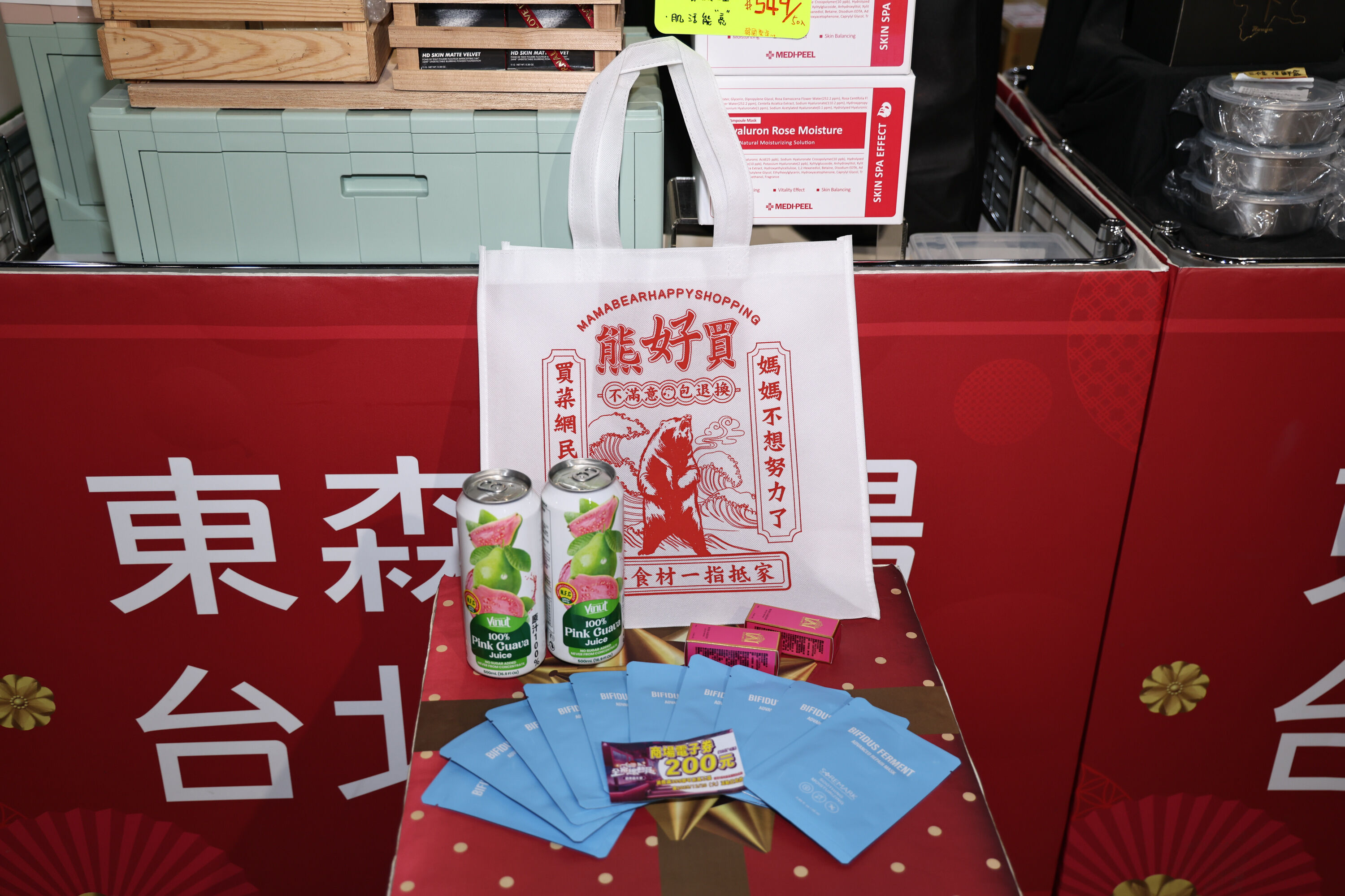 ▲▼ 東森廣場K區地下街走秀 。（圖／記者黃克翔攝）