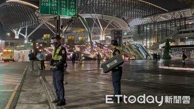 民眾聚集拍照！台中警加強火車站前維安　預防隨機砍人