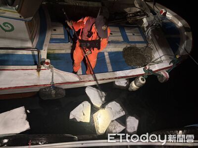 綠島船舶疑漏油…柴油外洩港區水域！海巡啟動油污應變機制堵汙染