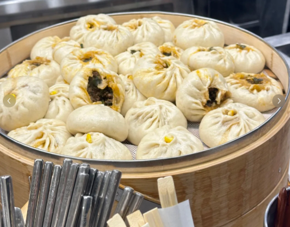 ▲▼26歲鄭州小夥倫敦鬧市開店賣胡辣湯。（圖／翻攝自小紅書）