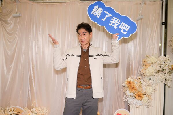 ▲翁家明響應「傳愛過暖年」活動，霸氣捐出100道年菜，用行動傳遞溫暖。（圖／民視提供）