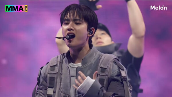 ▲▼D.O.衝回MMA表演！帥氣軍裝合體EXO　狀態超狂「零失誤飆唱5首歌」。（圖／翻攝自Melon YouTube）