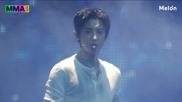 ▲▼D.O.衝回MMA表演！帥氣軍裝合體EXO　狀態超狂「零失誤飆唱5首歌」。（圖／翻攝自Melon YouTube）