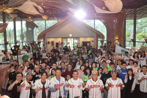 ▲興農牛二連霸班底齊聚。（圖／帕菲克國際運動提供）