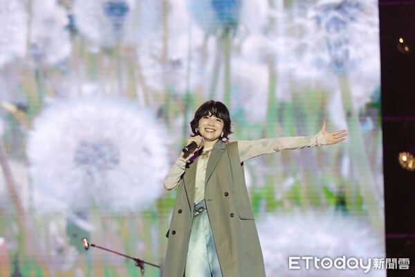 v▲「2026台南好young」耶誕搖滾演唱會20日晚間登場，籃籃與李多慧主持，現場氣氛熱烈。（記者林東良翻攝，下同）