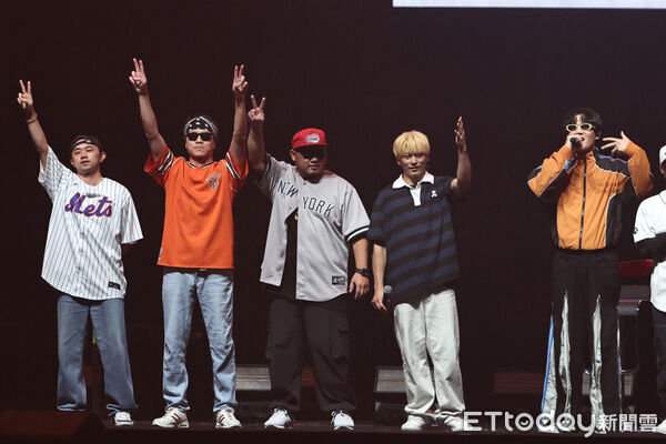 ▲▼  宇宙人[ &alpha;：回到未來1986 ] 台北小巨蛋演唱會-宇宙人,學長 。（圖／記者黃克翔攝）