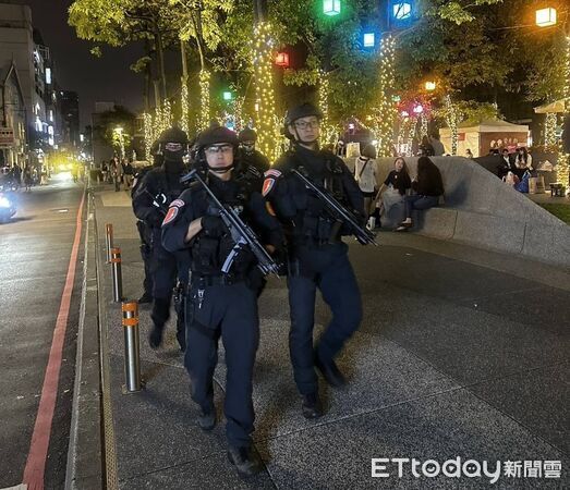 ▲▼北市警局針對人潮眾多的車站、捷運、機場等處，加強警力巡邏。（圖／記者邱中岳翻攝）