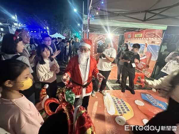 ▲台電攜手海安商圈推出聖誕限定「節電列車」，吸引民眾闖關體驗節電樂趣。（記者林東良翻攝，下同）