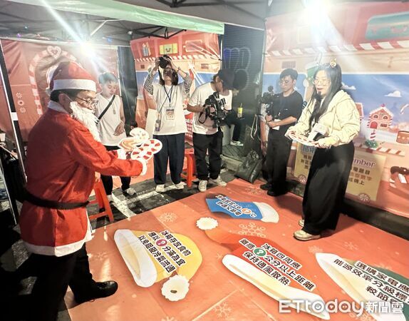 ▲台電攜手海安商圈推出聖誕限定「節電列車」，吸引民眾闖關體驗節電樂趣。（記者林東良翻攝，下同）