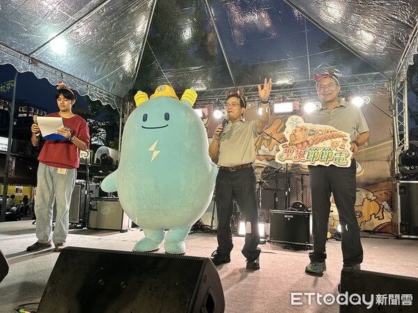 ▲台電攜手海安商圈推出聖誕限定「節電列車」，吸引民眾闖關體驗節電樂趣。（記者林東良翻攝，下同）