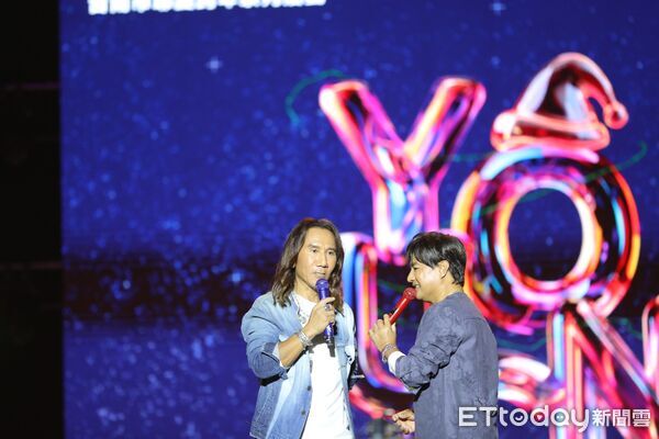 ▲「2026台南好young」耶誕搖滾演唱會在永華市政中心開唱，現場湧入超過15萬人次，市長黃偉哲驚喜上台大跳撒嬌舞，逗樂全場觀眾。（圖／記者林東良翻攝，下同）