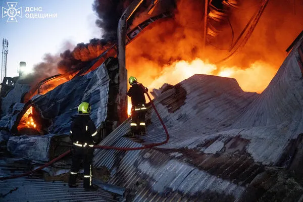 ▲▼俄軍狂轟烏克蘭南部港口重鎮敖德薩至少8死27傷。（圖／路透）