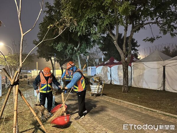 ▲「2026台南好young」耶誕搖滾演唱會吸引15萬人次到場，活動結束後市府團隊1小時內完成主場地清潔復原。（記者林東良翻攝，下同）