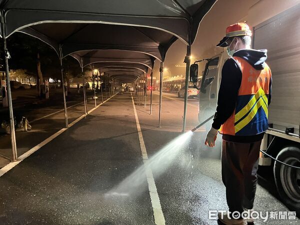 ▲「2026台南好young」耶誕搖滾演唱會吸引15萬人次到場，活動結束後市府團隊1小時內完成主場地清潔復原。（記者林東良翻攝，下同）