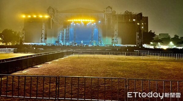 ▲「2026台南好young」耶誕搖滾演唱會吸引15萬人次到場，活動結束後市府團隊1小時內完成主場地清潔復原。（記者林東良翻攝，下同）