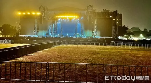 ▲「2026台南好young」耶誕搖滾演唱會吸引15萬人次到場，活動結束後市府團隊1小時內完成主場地清潔復原。（記者林東良翻攝，下同）