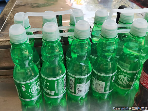 ▲▼高雄鹽埕區必喝飲品推薦「阿婆彈珠汽水綜合茶」，酸甜消暑的在地古早味飲料。（圖／部落客DARREN提供）
