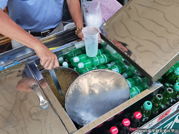 ▲▼高雄鹽埕區必喝飲品推薦「阿婆彈珠汽水綜合茶」，酸甜消暑的在地古早味飲料。（圖／部落客DARREN提供）