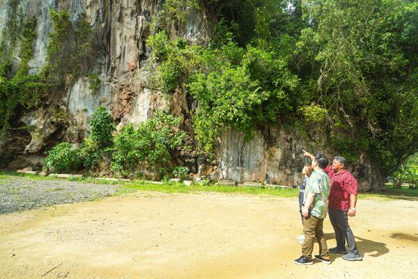 ▲▼外交部長林佳龍訪問我國太平洋友邦帛琉，20日並在帛琉總統惠恕仁（Surangel S. Whipps, Jr.）及國務部長艾古斯（Hon. Gustav Aitaro）陪同下，實地走訪2026年太平洋島國論壇（Pacific Islands Forum, PIF）預定舉辦地。（圖／翻攝自Facebook／林佳龍）
