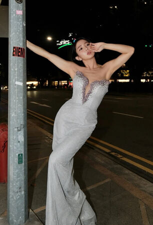 ▲▼郭書瑤盛裝現身。（圖／混血兒娛樂提供）