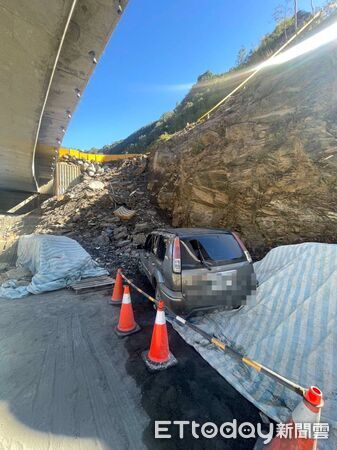 ▲▼南橫公路發生墜谷。（圖／記者許宥孺翻攝）