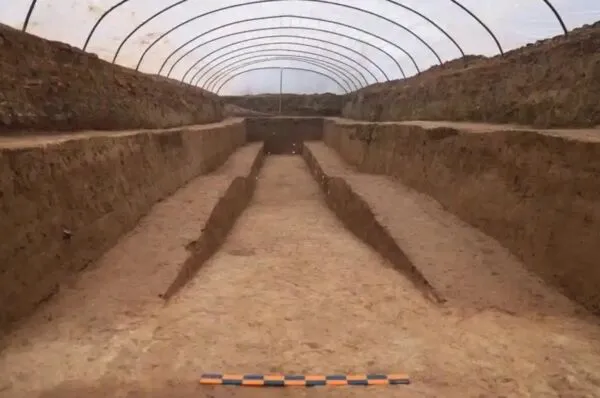 ▲▼阿房宮考古新發現：最早是大片水池　台基建在淤泥上。（圖／翻攝西安日報）