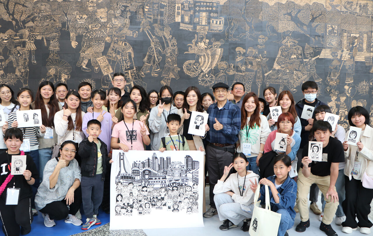 新北市圖三重分館「之友回娘家」 20年前入口壁畫重溫老記憶