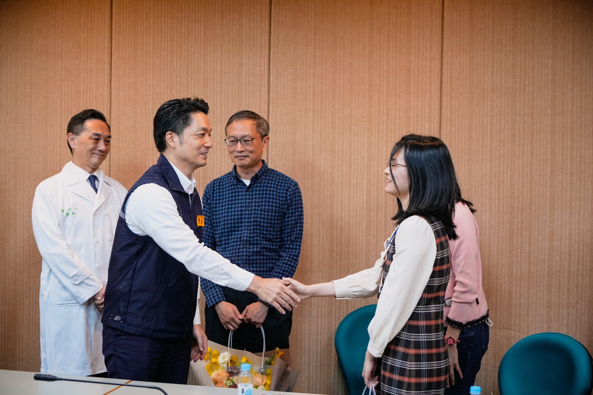 ▲▼遭張文砍傷的黃姓女子，同樣是無名英雄。（圖／翻攝臉書／蔣萬安）