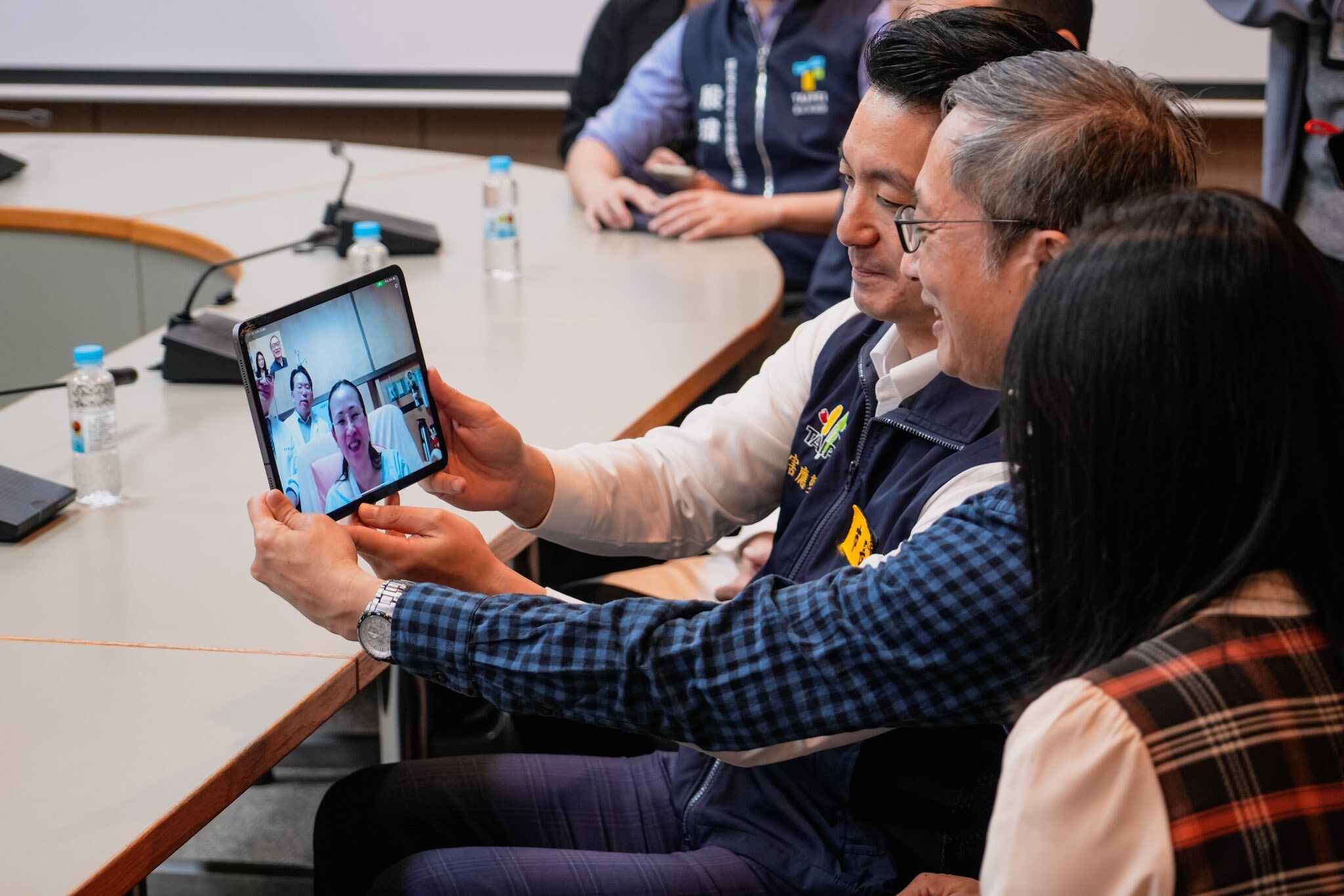 ▲▼遭張文砍傷的黃姓女子，同樣是無名英雄。（圖／翻攝臉書／蔣萬安）