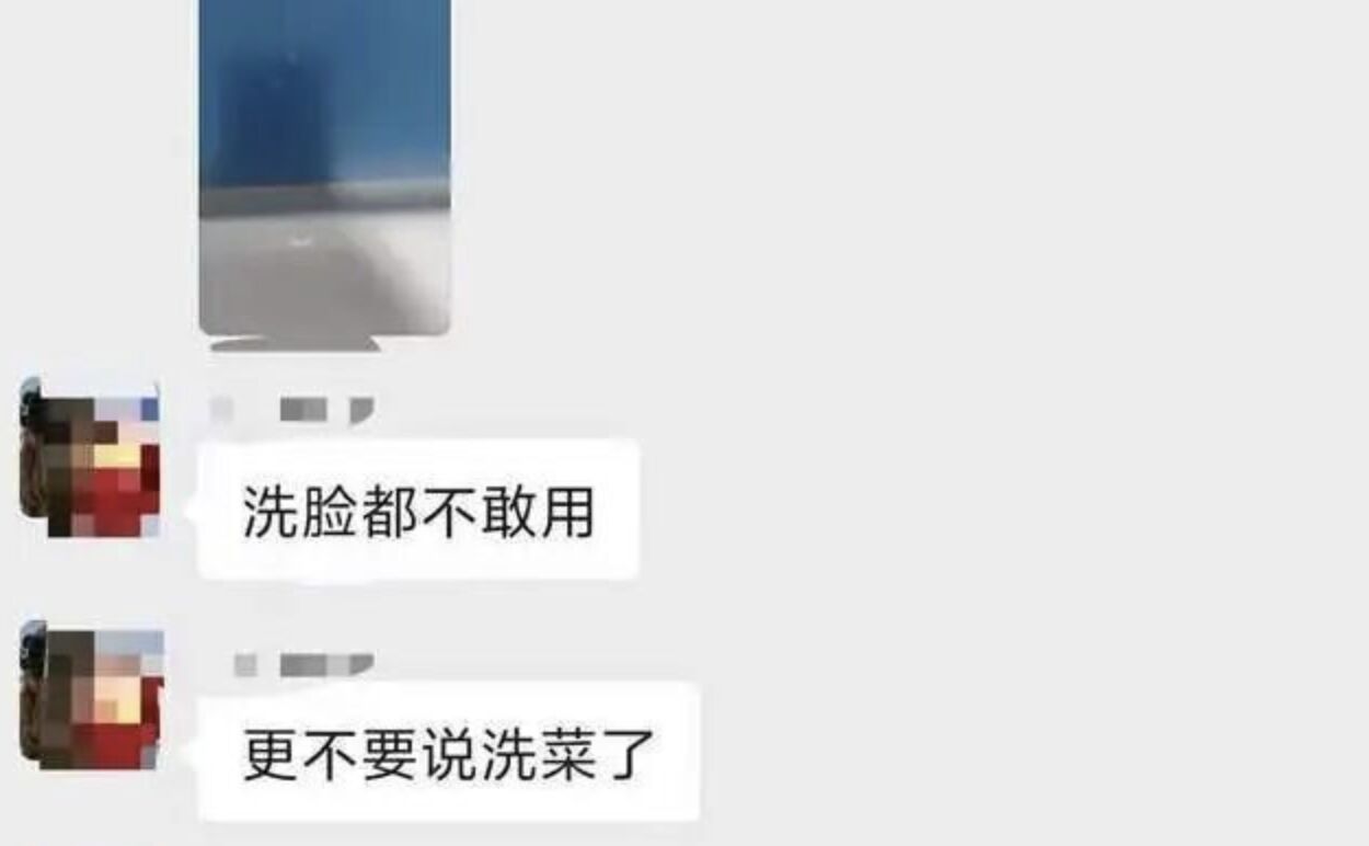 ▲貴州遵義某個社區內的自來水呈現「水藍色」。（圖／翻攝極目新聞）