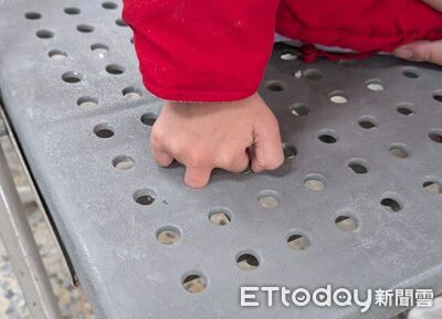 苗栗2歲女童將手指插入椅洞　   哇哇大哭...119又鋸又剪助脫困