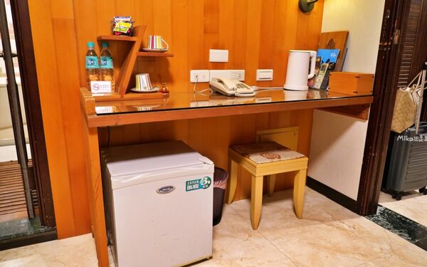 ▲▼花蓮木材工廠二代轉型「檜木居民宿」，以台灣檜木打造的木質調獨棟民宿，有肥美家貓叫起床，還有清粥小菜早餐招待。（圖／部落客Mika提供）