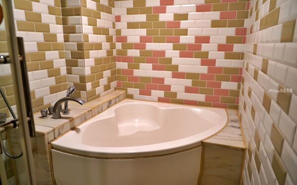 ▲▼花蓮木材工廠二代轉型「檜木居民宿」，以台灣檜木打造的木質調獨棟民宿，有肥美家貓叫起床，還有清粥小菜早餐招待。（圖／部落客Mika提供）