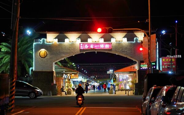 ▲▼花蓮木材工廠二代轉型「檜木居民宿」，以台灣檜木打造的木質調獨棟民宿，有肥美家貓叫起床，還有清粥小菜早餐招待。（圖／部落客Mika提供）