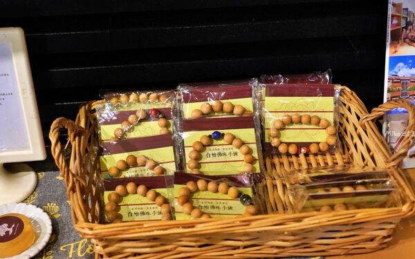 ▲▼花蓮木材工廠二代轉型「檜木居民宿」，以台灣檜木打造的木質調獨棟民宿，有肥美家貓叫起床，還有清粥小菜早餐招待。（圖／部落客Mika提供）