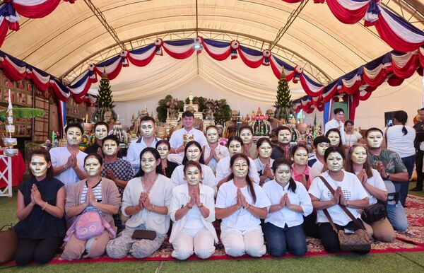 ▲▼「臉上貼金」真的發財了！　泰佛寺爆紅：已有9人中獎。（圖／翻攝臉書ธรรมอุทยานสวนป่าสิงหวัฒนานุสรณ์ พ่อแก่เงินล้าน นครหลวง อยุธยา 