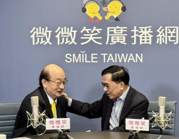 ▲▼民進黨團總召柯建銘接受前總統陳水扁廣播節目專訪。（圖／翻攝自Facebook／陳水扁新勇哥物語）