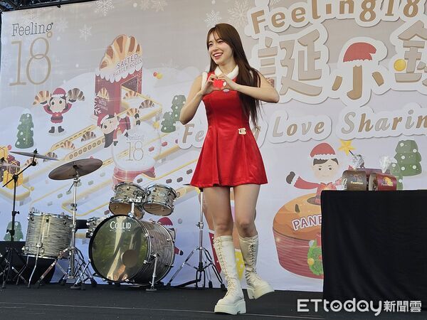 ▲獲為世界冠軍的Feeling18聖誕麵包潘那朵尼(Panettone)分享會 ，啦啦隊女神李多慧首邀甜蜜加持。（圖／記者高堂堯攝）