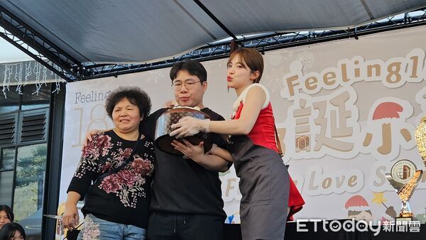 ▲獲為世界冠軍的Feeling18聖誕麵包潘那朵尼(Panettone)分享會 ，啦啦隊女神李多慧首邀甜蜜加持。（圖／記者高堂堯攝）