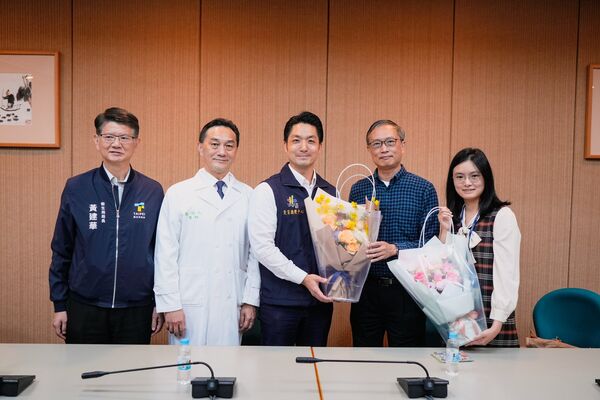 ▲▼遭張文砍傷的黃姓女子，同樣是無名英雄。（圖／翻攝臉書／蔣萬安）