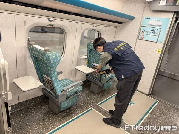 ▲彭姓被告涉嫌在高鐵列車上謊稱將發生爆炸，鐵警局高雄分局台南所警方獲報後立即全面檢查列車。（記者林東良翻攝，下同）