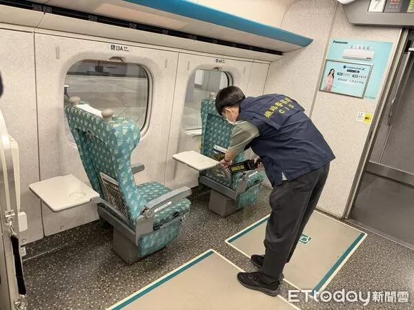 ▲彭姓被告涉嫌在高鐵列車上謊稱將發生爆炸，鐵警局高雄分局台南所警方獲報後立即全面檢查列車。（記者林東良翻攝，下同）