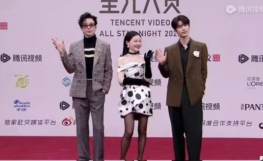 影/劉宇寧紅毯好忙!搭張凌赫男模團 合體宋祖兒《折腰》CP少點甜